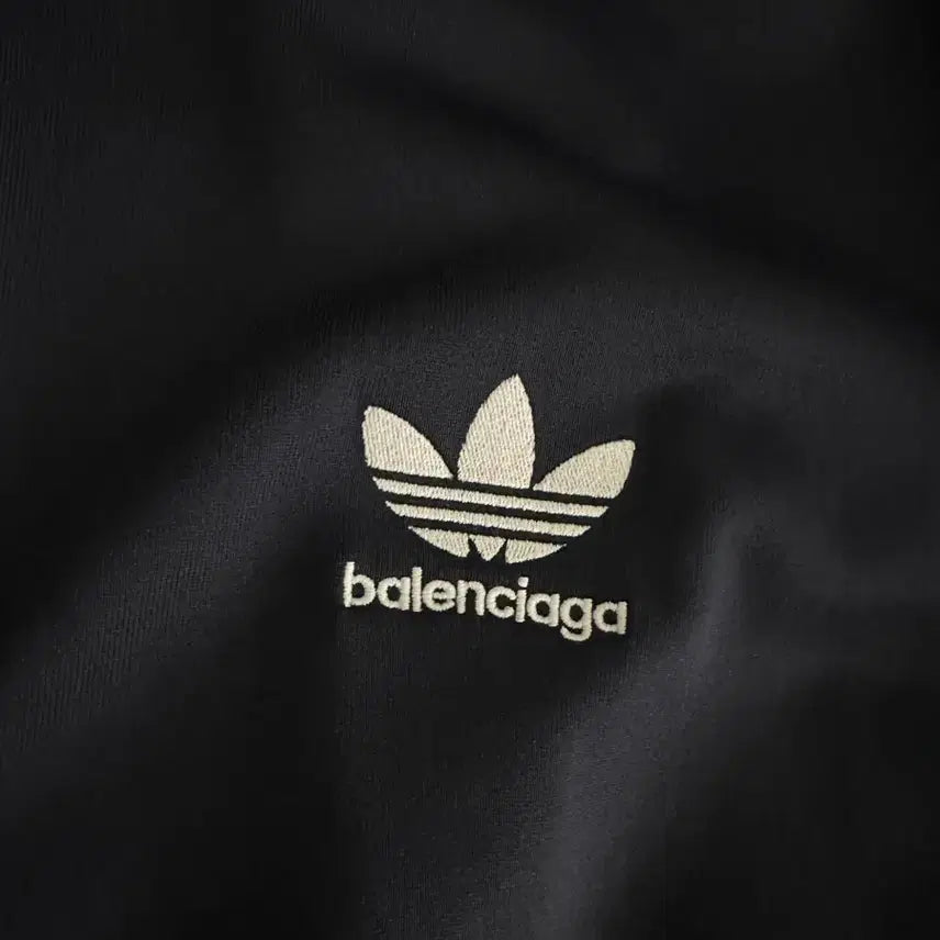 [BUNJANG] Adidas x Balenciaga Track Jacket Navy / [3]발렌시아가 x 아디다스 트랙자켓 네이비