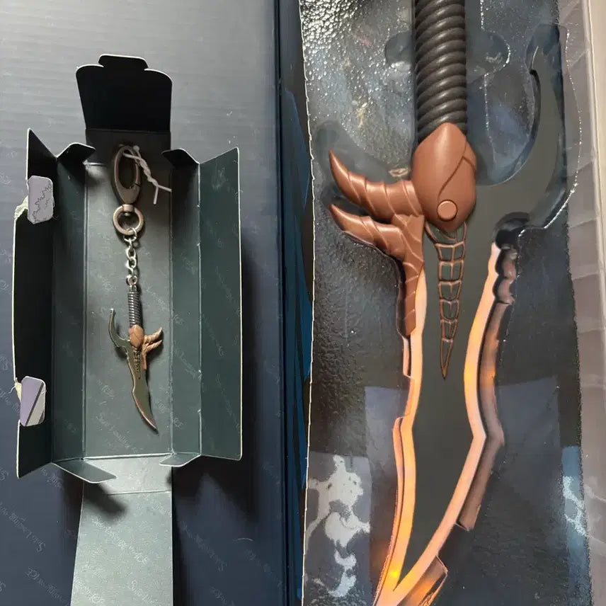 [BUNJANG] Solo Leveling Casa's Fang Lightstick and Keyring Bundle Set / 일괄) 나혼자만레벨업 나혼렙 카사카의 독니 응원봉+키링