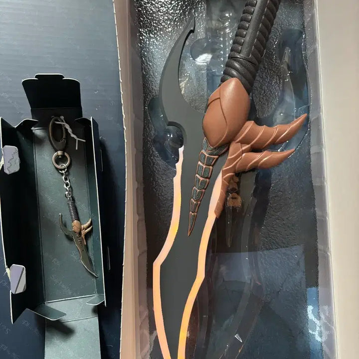 [BUNJANG] Solo Leveling Casa's Fang Lightstick and Keyring Bundle Set / 일괄) 나혼자만레벨업 나혼렙 카사카의 독니 응원봉+키링