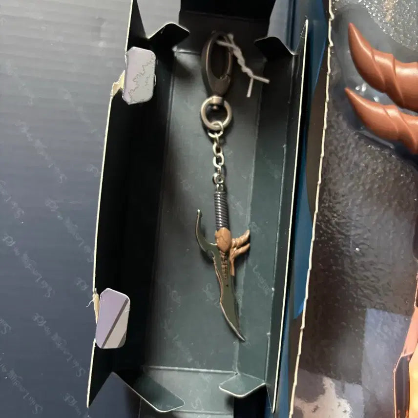 [BUNJANG] Solo Leveling Casa's Fang Lightstick and Keyring Bundle Set / 일괄) 나혼자만레벨업 나혼렙 카사카의 독니 응원봉+키링