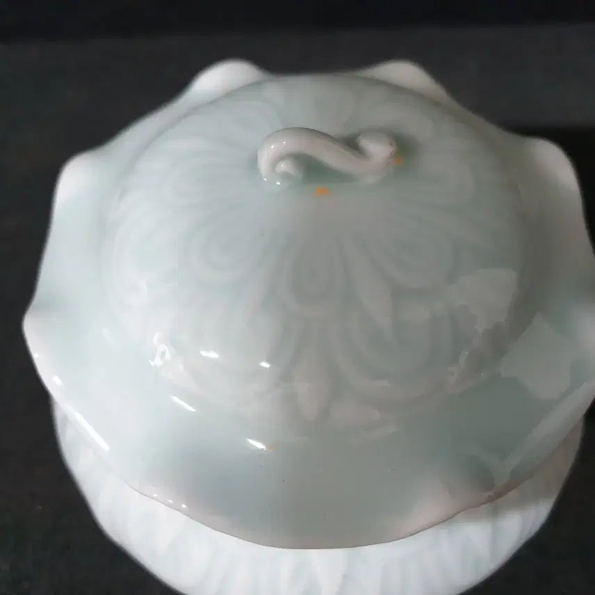 [BUNJANG] Song Dynasty Celadon Porcelain Box / (수원만물) 화훼문 조각문양의 송대 영청 함