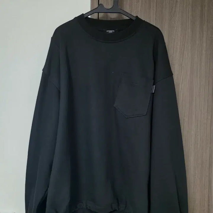 [BUNJANG] Songzio Homme Smurf Printed Black Sweatshirt / 송지오옴므 스머프 프린팅 블랙 맨투맨 티셔츠