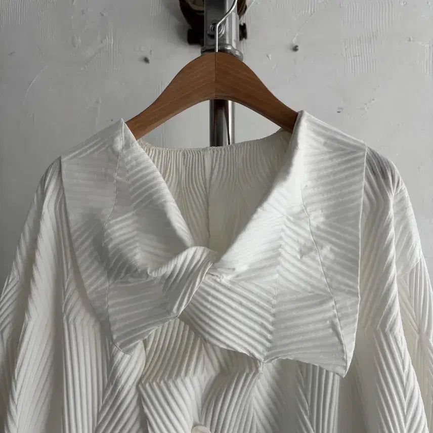[SOLD OUT] Issey Miyake 이세이미야케 화이트 빅카라 자켓