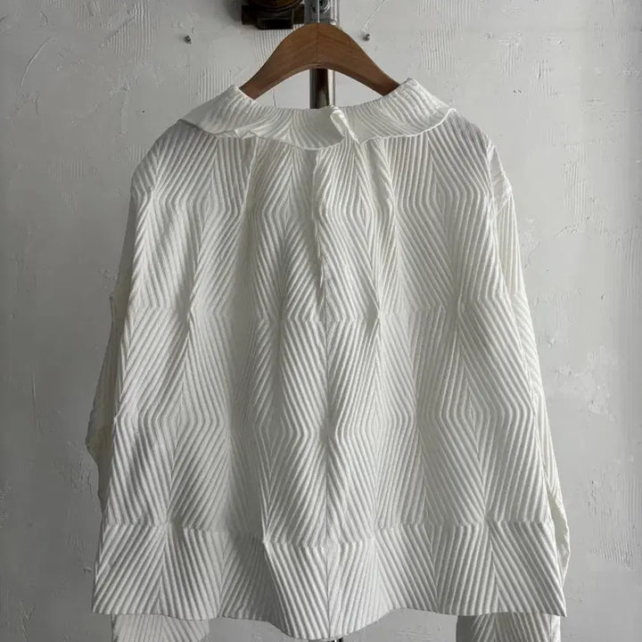 [SOLD OUT] Issey Miyake 이세이미야케 화이트 빅카라 자켓