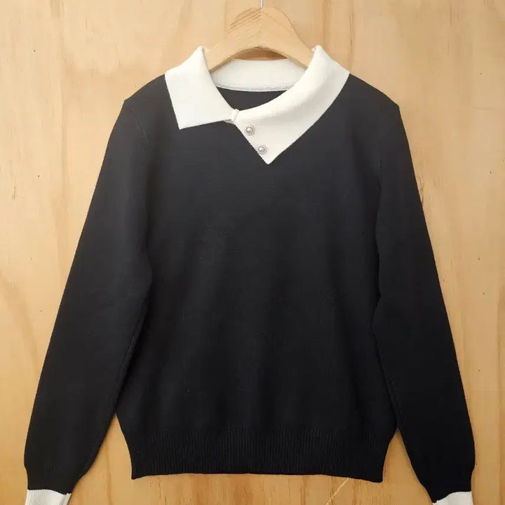 [BUNJANG] Unbalanced Collar Pearl Button Knit Top / 진주단추 언발란스 카라 배색니트 (새옷) 블랙