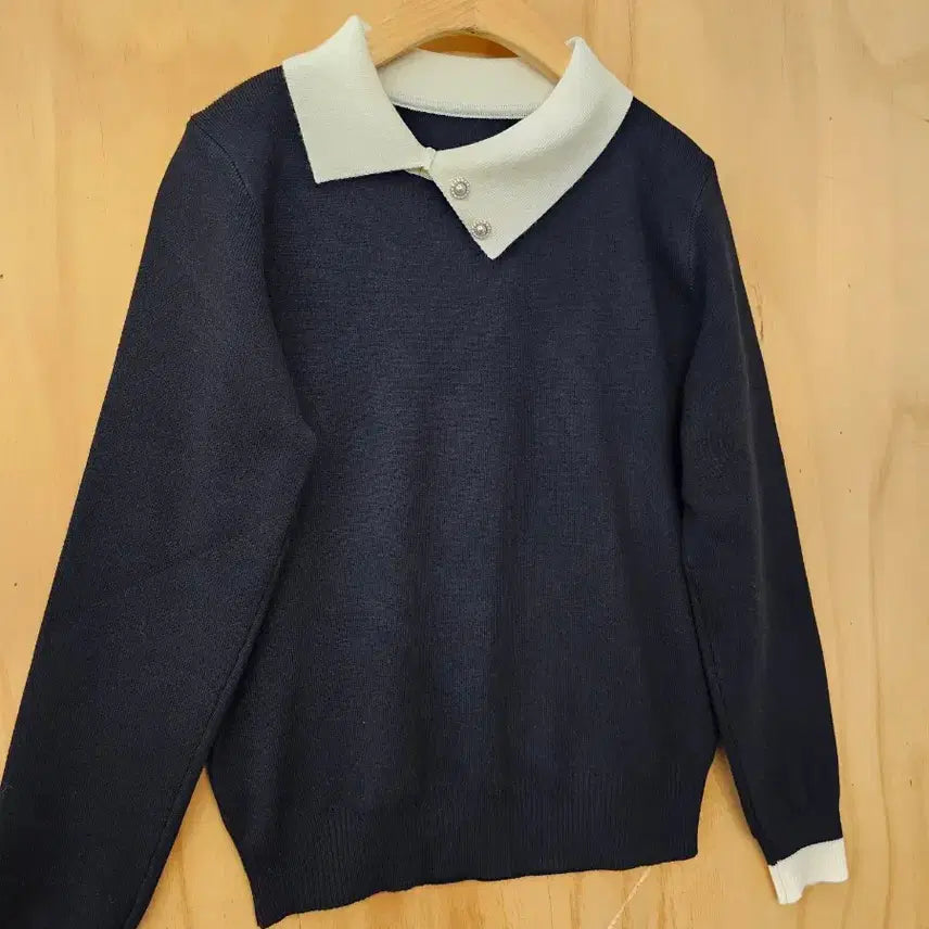 [BUNJANG] Unbalanced Collar Pearl Button Knit Top / 진주단추 언발란스 카라 배색니트 (새옷) 블랙