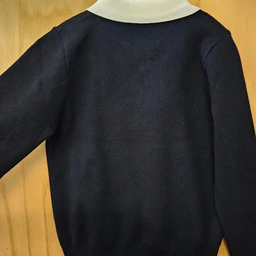 [BUNJANG] Unbalanced Collar Pearl Button Knit Top / 진주단추 언발란스 카라 배색니트 (새옷) 블랙