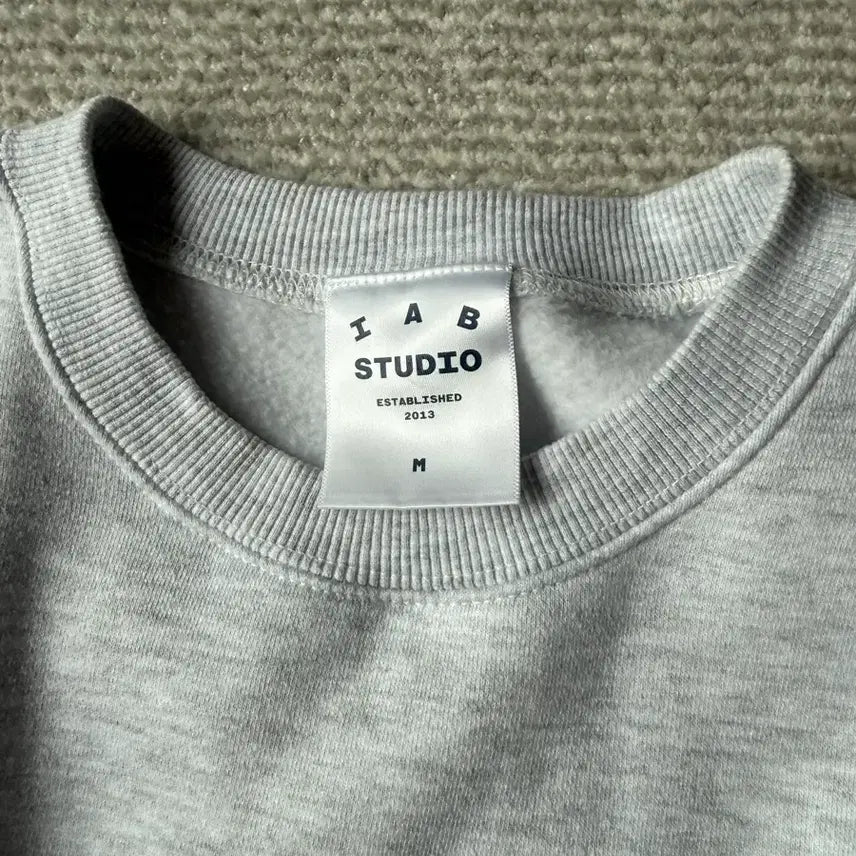 [BUNJANG] IAB Studio Sweatshirt / (M) 아이앱 스튜디오 스웨트셔츠