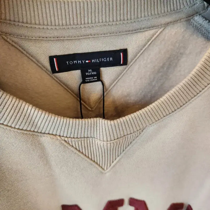[BUNJANG] Tommy Hilfiger Beige Crewneck Sweatshirt XL / 타미힐피거 베이지 맨투맨 XL 새상품 판매합니다 110사이즈입니다