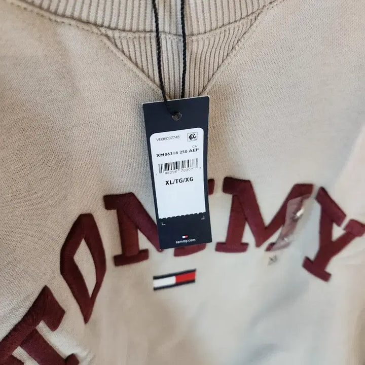 [BUNJANG] Tommy Hilfiger Beige Crewneck Sweatshirt XL / 타미힐피거 베이지 맨투맨 XL 새상품 판매합니다 110사이즈입니다