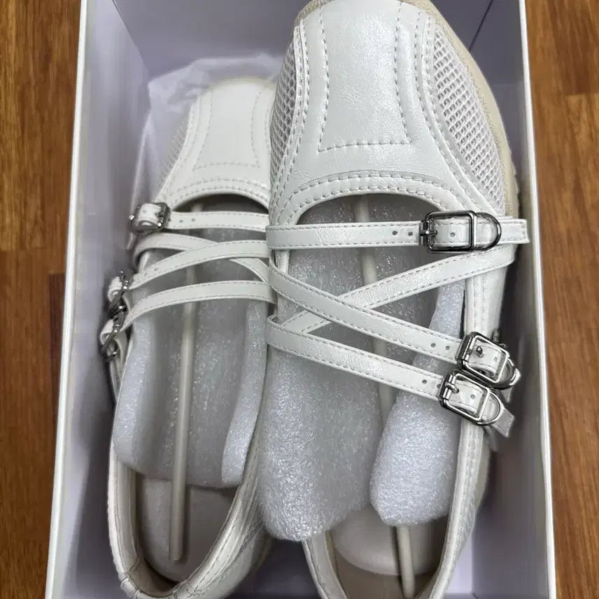 [BUNJANG] Matinkim White Canvas Shoes / 마뗑킴 신발