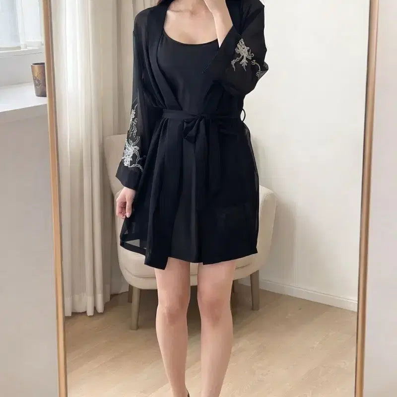 [BUNJANG] Vera Wang Black Embroidered Sheer Robe/Cardigan / 베라왕 블랙 자수 로브 / 디자이너 감성 시스루 가디건 S
