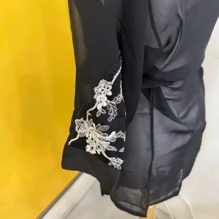 [BUNJANG] Vera Wang Black Embroidered Sheer Robe/Cardigan / 베라왕 블랙 자수 로브 / 디자이너 감성 시스루 가디건 S