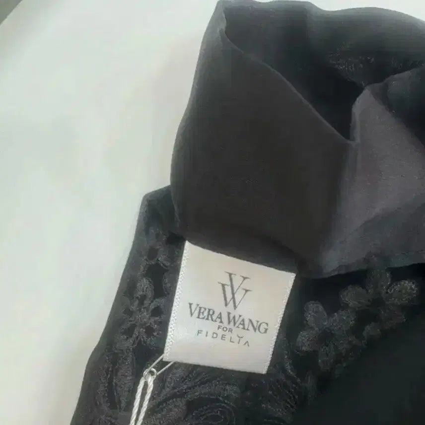 [BUNJANG] Vera Wang Black Embroidered Sheer Robe/Cardigan / 베라왕 블랙 자수 로브 / 디자이너 감성 시스루 가디건 S