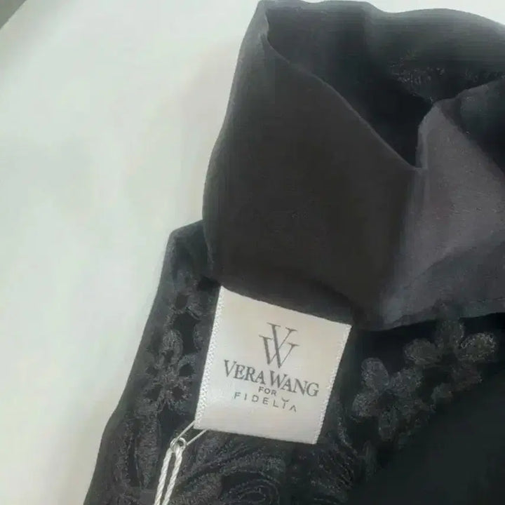 [BUNJANG] Vera Wang Black Embroidered Sheer Robe/Cardigan / 베라왕 블랙 자수 로브 / 디자이너 감성 시스루 가디건 S