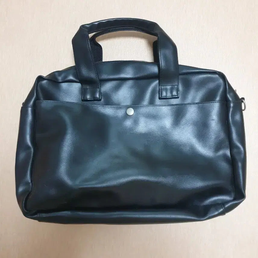[BUNJANG] Pepe Jeans Black Leather Crossbody Bag / 페페진스 블랙 레더 크로스백