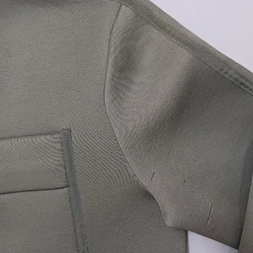 [BUNJANG] Ziozia Khaki Neo-Branded Sweatshirt / [100] 지오지아 카키 네오브랜 맨투맨 스웨트셔츠