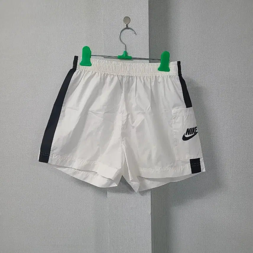[SOLD OUT] 나이키 화이트 블랙 반바지/S/