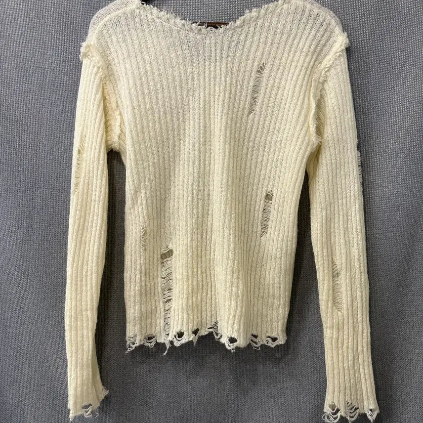 [BUNJANG] Vintage Ivory Knit Top / 빈티지 데미지 니트