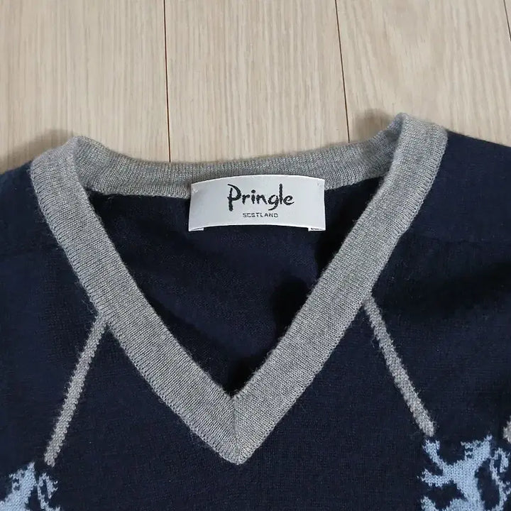 [BUNJANG] Pringle Diamond Pattern V-Neck Knit Sweater (M) / 프링글 다이아몬드 패턴 브이넥 니트. 사이즈M. 골프웨어/남여공용 가능.