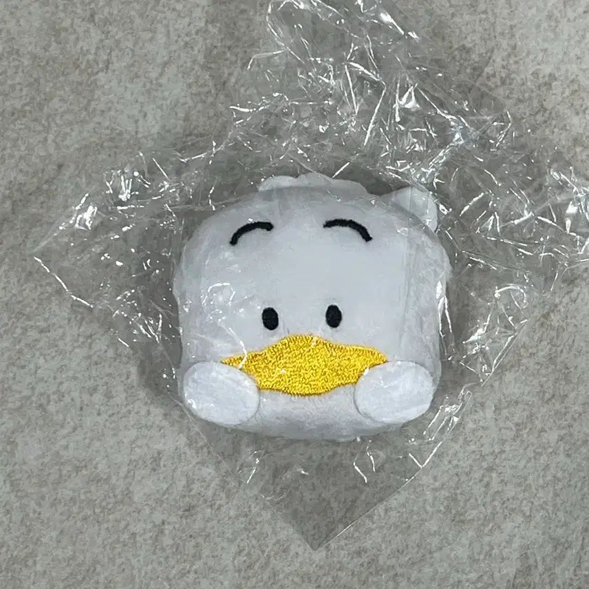 [BUNJANG] Sanrio Ahiruno Pekkle Plush Doll and Badge / 산리오 해피단브이 봉제인형 아히루노페클 뱃지 판매합니다.