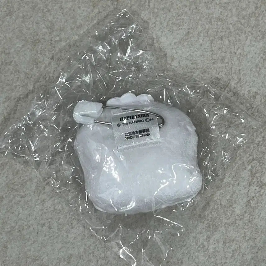 [BUNJANG] Sanrio Ahiruno Pekkle Plush Doll and Badge / 산리오 해피단브이 봉제인형 아히루노페클 뱃지 판매합니다.