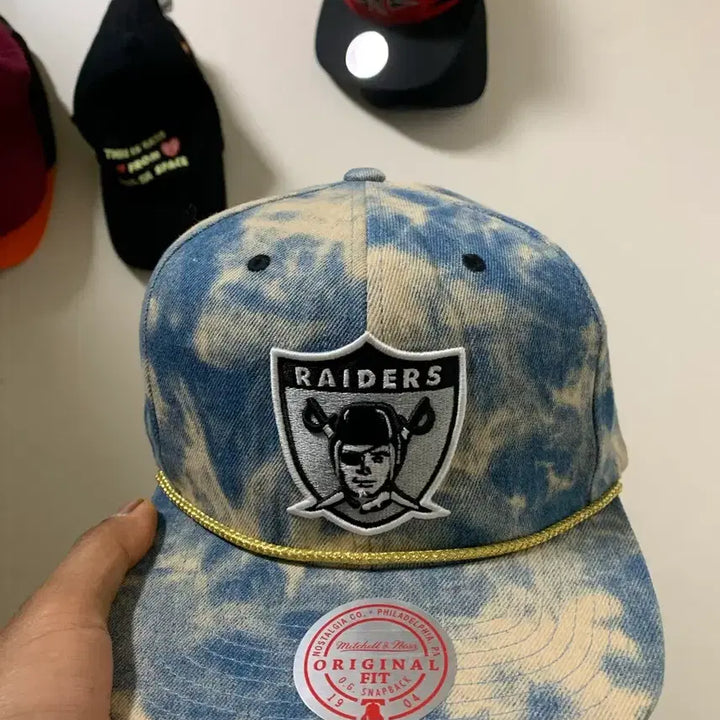 [BUNJANG] Mitchell & Ness Raiders Vintage Denim Ball Cap / 미첼앤네스 레이더스 빈티지 데님 볼캡