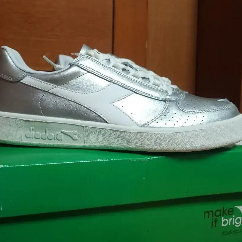 [BUNJANG] Diadora Leather Sneakers / 디아도라 천연 가죽 새상품 255 260 운동화 나이키