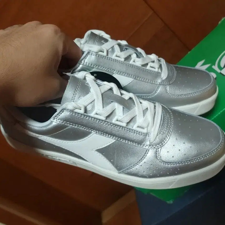 [BUNJANG] Diadora Leather Sneakers / 디아도라 천연 가죽 새상품 255 260 운동화 나이키