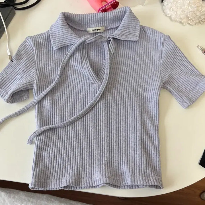 [BUNJANG] Mini Poe V-neck Ribbed Crop T-shirt / 미니포에 브이넥 리브 카라 크롭 반팔티셔츠