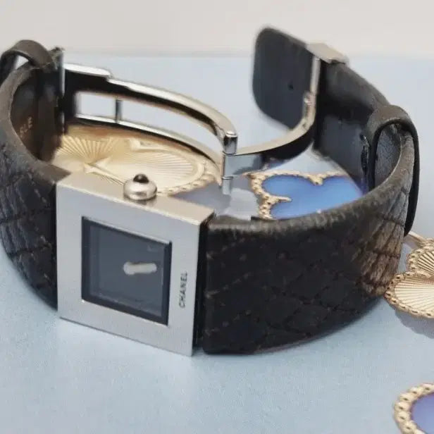 [BUNJANG] Chanel Matelasse Leather Watch / 정품 샤넬 마트라세 가죽줄시계