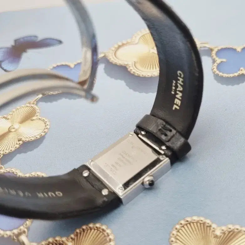 [BUNJANG] Chanel Matelasse Leather Watch / 정품 샤넬 마트라세 가죽줄시계