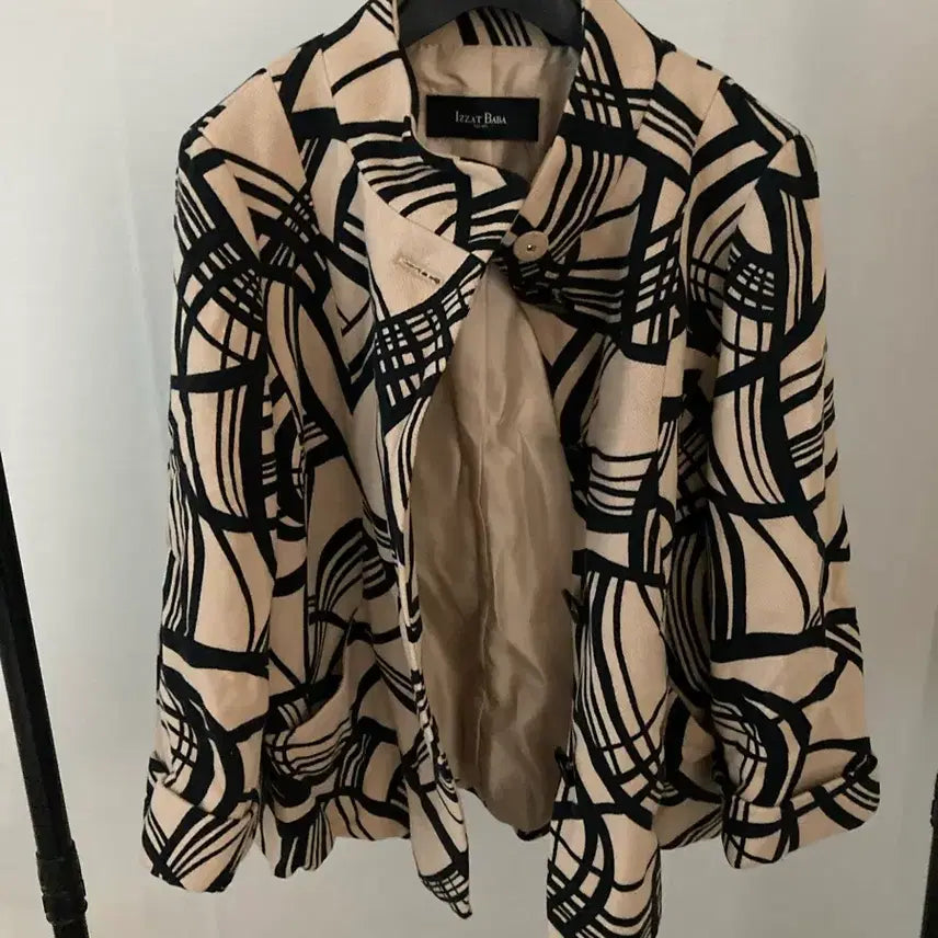 [BUNJANG] Izzatbaba Patterned A-Line Jacket / 아이잗바바 패턴 A라인 모 자켓