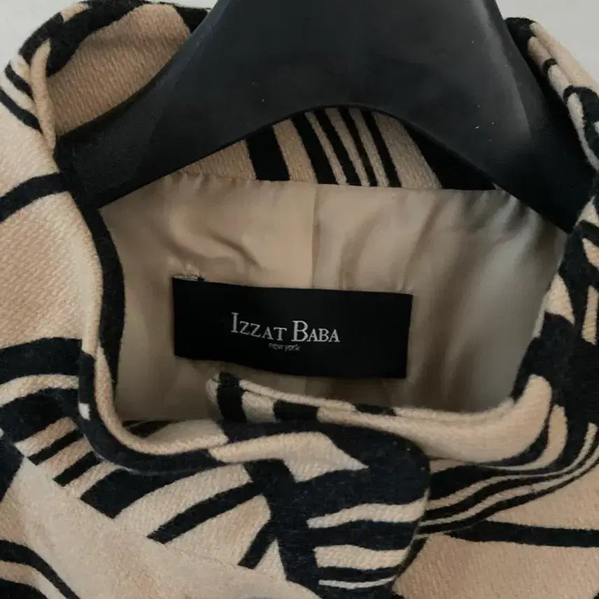 [BUNJANG] Izzatbaba Patterned A-Line Jacket / 아이잗바바 패턴 A라인 모 자켓