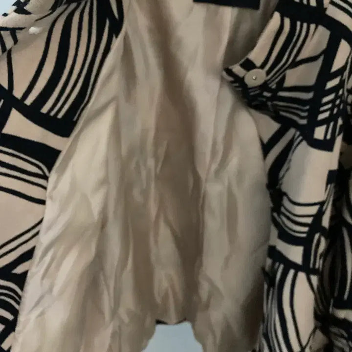 [BUNJANG] Izzatbaba Patterned A-Line Jacket / 아이잗바바 패턴 A라인 모 자켓