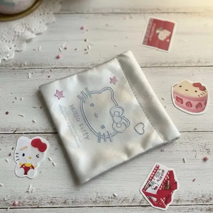 [BUNJANG] Hello Kitty Silver Magnetic One-Touch Pouch / (새상품)헬로키티 실버 자석 원터치 파우치