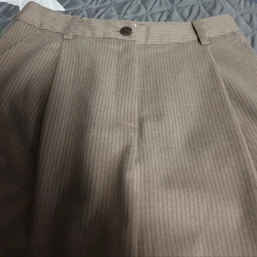 [BUNJANG] Sienne Stripe Pintuck Semi-Wide Slacks Brown / 시엔느 스트라이프 핀턱 세미와이드 슬랙스 브라운 (S)