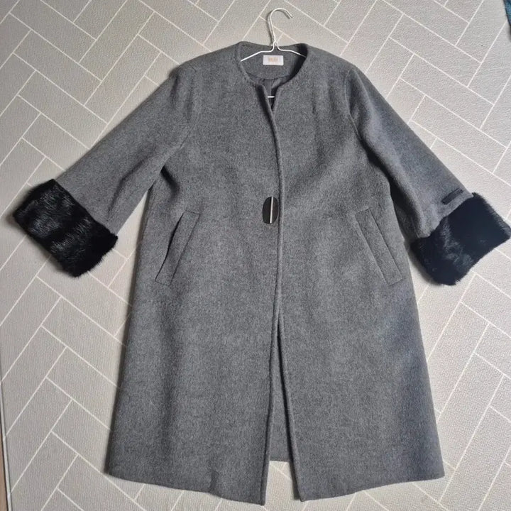 [BUNJANG] Melbon Grey Mink Fur Sleeve Long Coat / 멜본 그레이 밍크퍼 소매 롱 코트