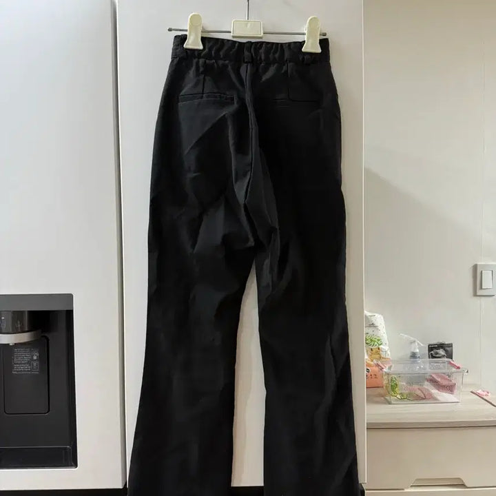 [BUNJANG] Black Bootcut Slacks with Front Slit Detail (Size S) / 5/26까지 앞트임 블랙 부츠컷 슬랙스