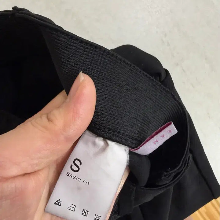 [BUNJANG] Black Bootcut Slacks with Front Slit Detail (Size S) / 5/26까지 앞트임 블랙 부츠컷 슬랙스