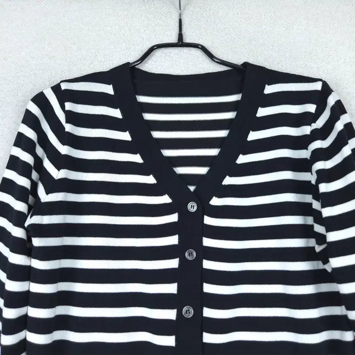 [BUNJANG] Striped V-Neck Cardigan (Black/White) / 여성 스트라이프 브이넥 가디건 블랙/화이트(44~55)