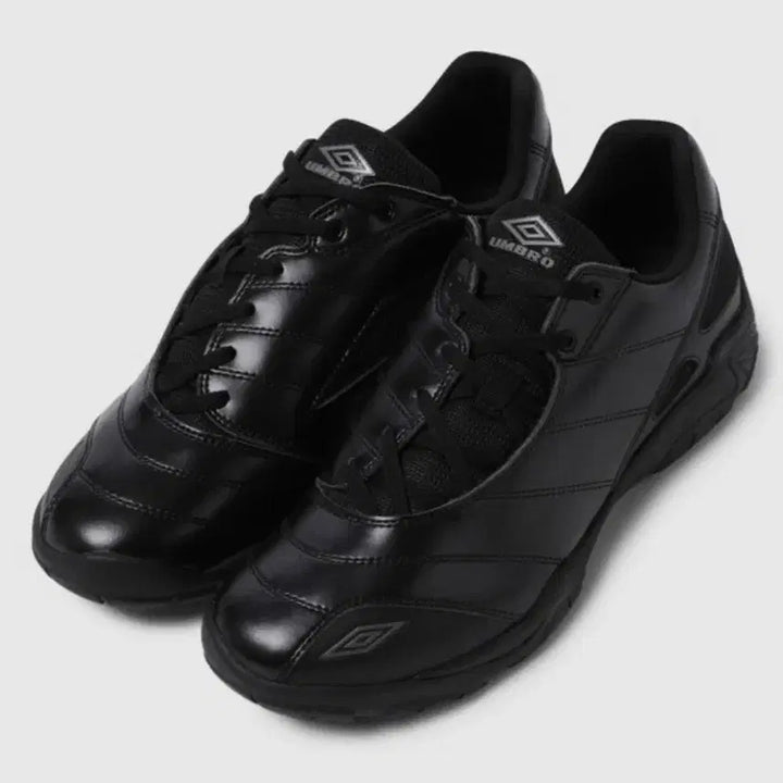[BUNJANG] Umbro Cleat Shoes (Size 280) / 엄브로 클리트 신발 (280)