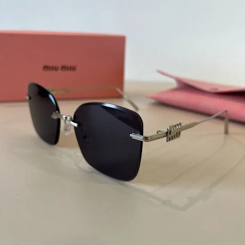 [BUNJANG] Miu Miu Tinted Sunglasses / 미우미우 블랙 틴트 선글라스