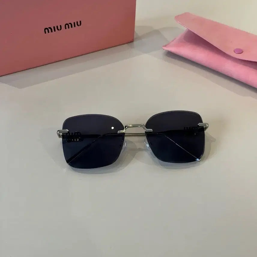 [BUNJANG] Miu Miu Tinted Sunglasses / 미우미우 블랙 틴트 선글라스