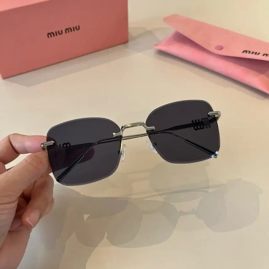 [BUNJANG] Miu Miu Tinted Sunglasses / 미우미우 블랙 틴트 선글라스