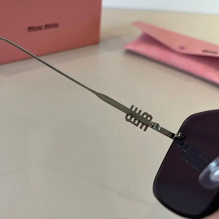 [BUNJANG] Miu Miu Tinted Sunglasses / 미우미우 블랙 틴트 선글라스