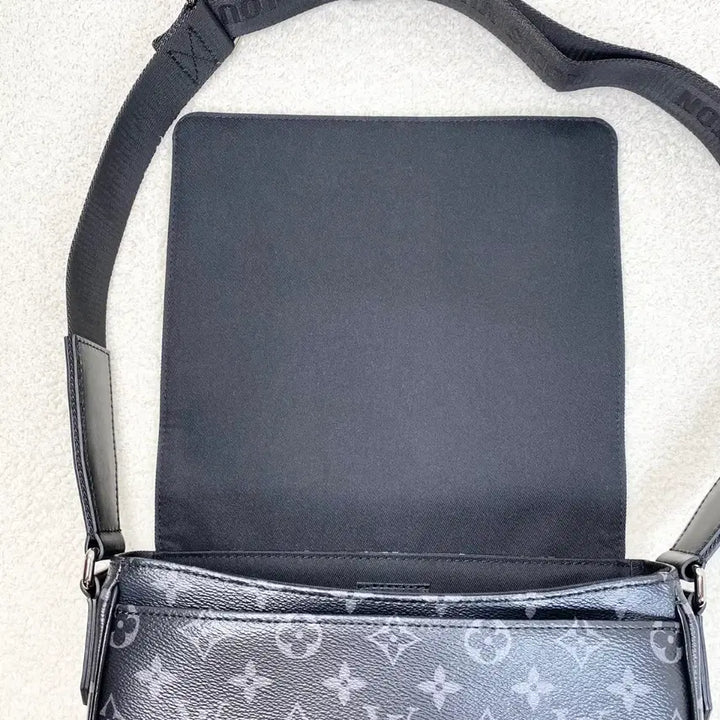 [BUNJANG] Louis Vuitton District PM Messenger Bag / 루이비통 메신저백 디스트릭트 pm
