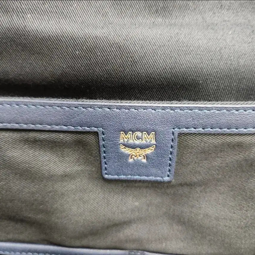 [BUNJANG] MCM Duke Backpack Studded Leather / MCM 듀크 백팩 스터드(피라미드) 엠보 레더 모델 정품