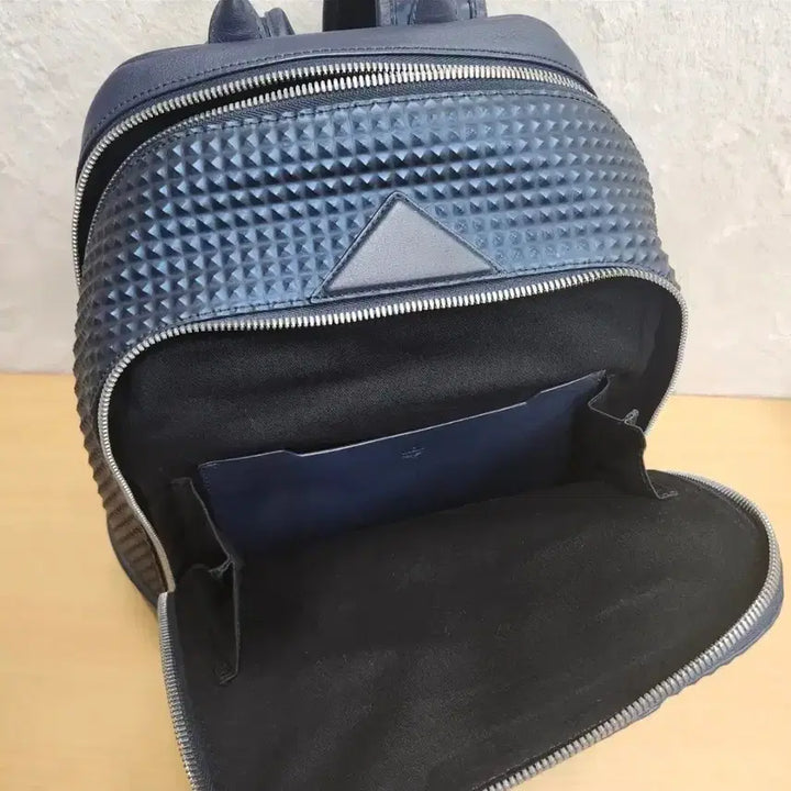 [BUNJANG] MCM Duke Backpack Studded Leather / MCM 듀크 백팩 스터드(피라미드) 엠보 레더 모델 정품