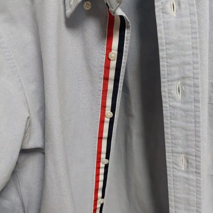 [SOLD OUT] 톰브라운 히든 삼선 셔츠 하늘색 사이즈2